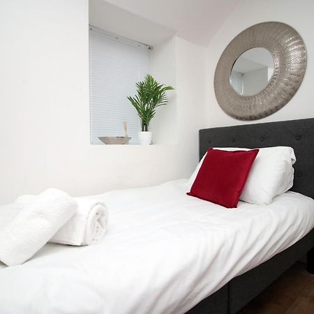 Lovely Studio Flat With Free Parking - Near To City Center Swansea Exterior photo
