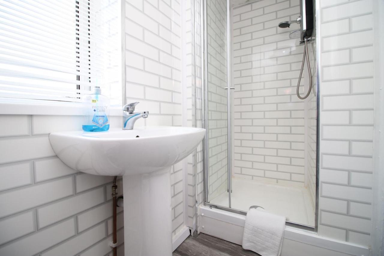 Lovely Studio Flat With Free Parking - Near To City Center Swansea Exterior photo