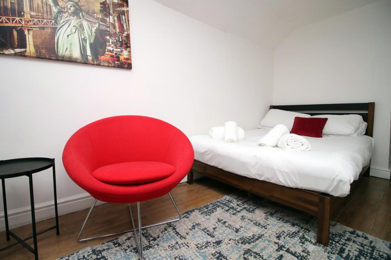 Lovely Studio Flat With Free Parking - Near To City Center Swansea Exterior photo