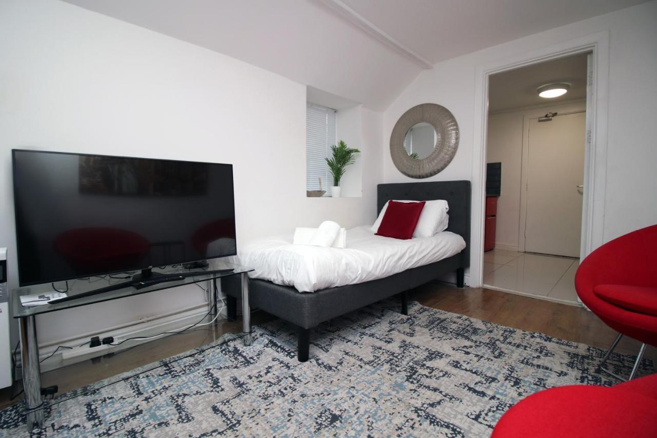 Lovely Studio Flat With Free Parking - Near To City Center Swansea Exterior photo