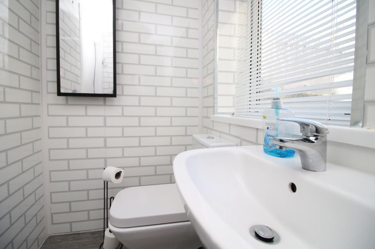 Lovely Studio Flat With Free Parking - Near To City Center Swansea Exterior photo