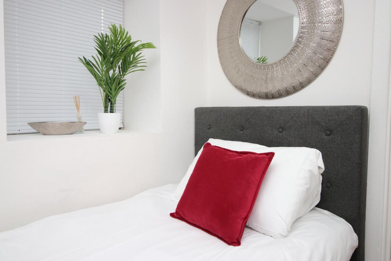 Lovely Studio Flat With Free Parking - Near To City Center Swansea Exterior photo