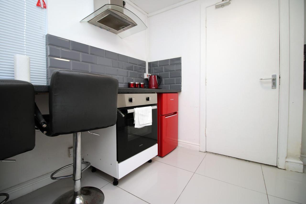 Lovely Studio Flat With Free Parking - Near To City Center Swansea Exterior photo